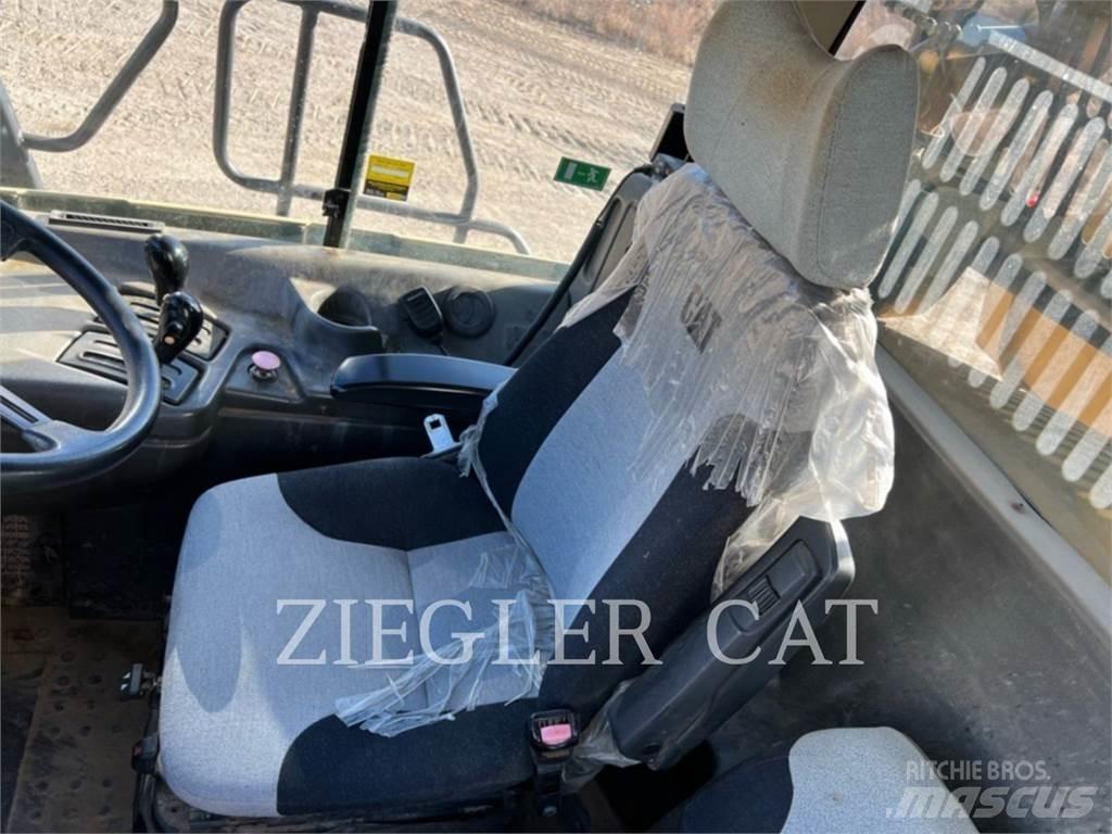 CAT 725 Kĺbové nákladné autá