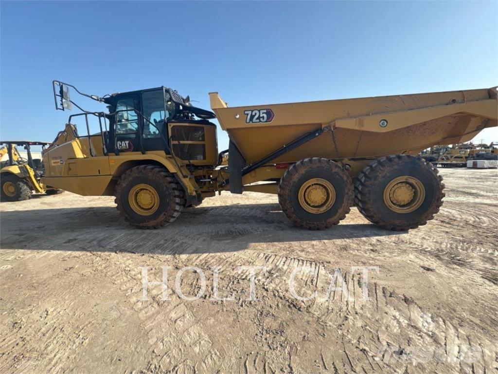 CAT 725 Kĺbové nákladné autá