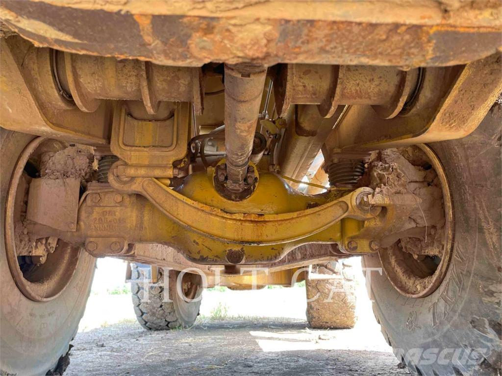 CAT 725 Kĺbové nákladné autá