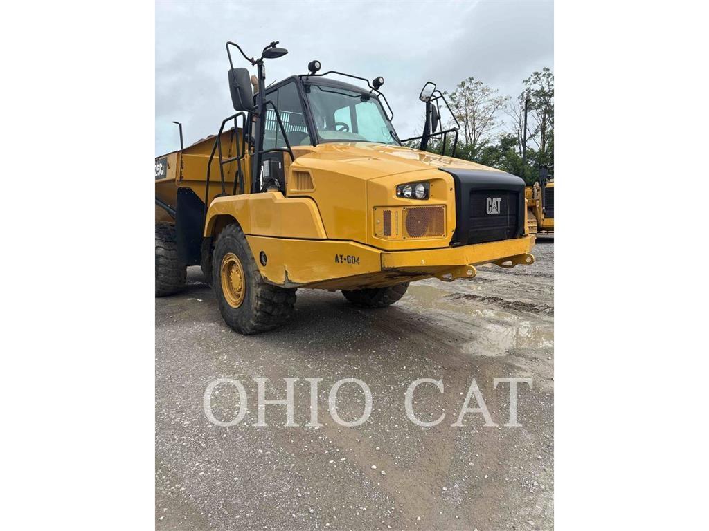 CAT 725 C2 Kĺbové nákladné autá