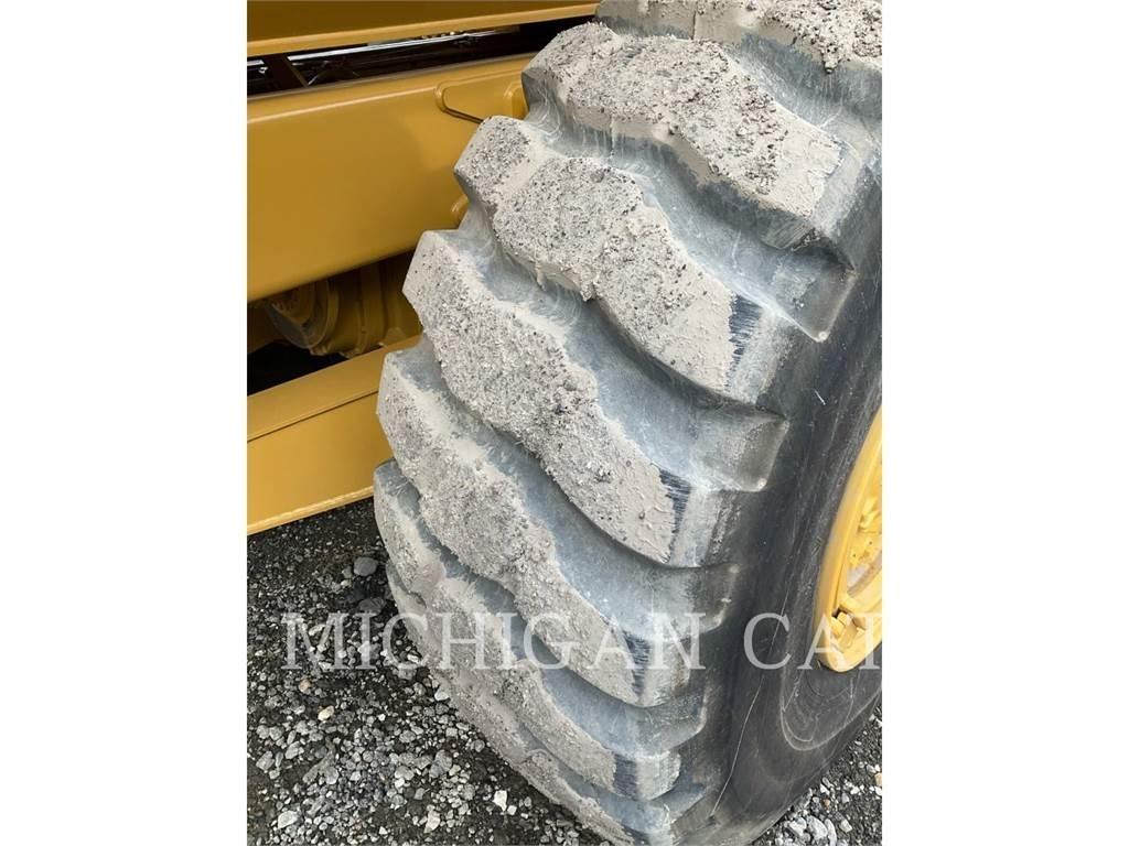 CAT 725 T Kĺbové nákladné autá