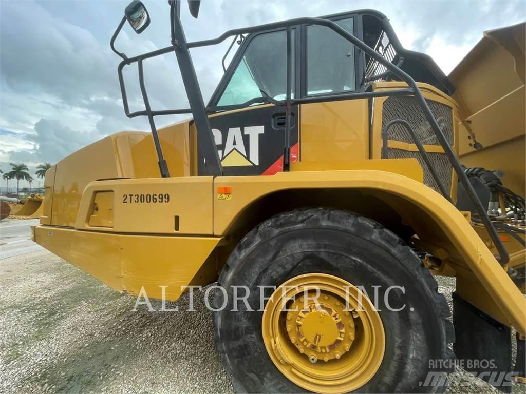 CAT 725C2 Kĺbové nákladné autá