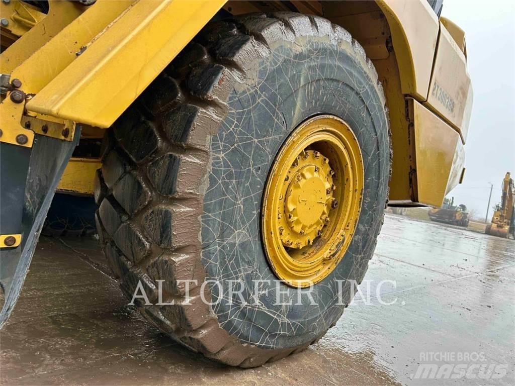 CAT 725C2 Kĺbové nákladné autá