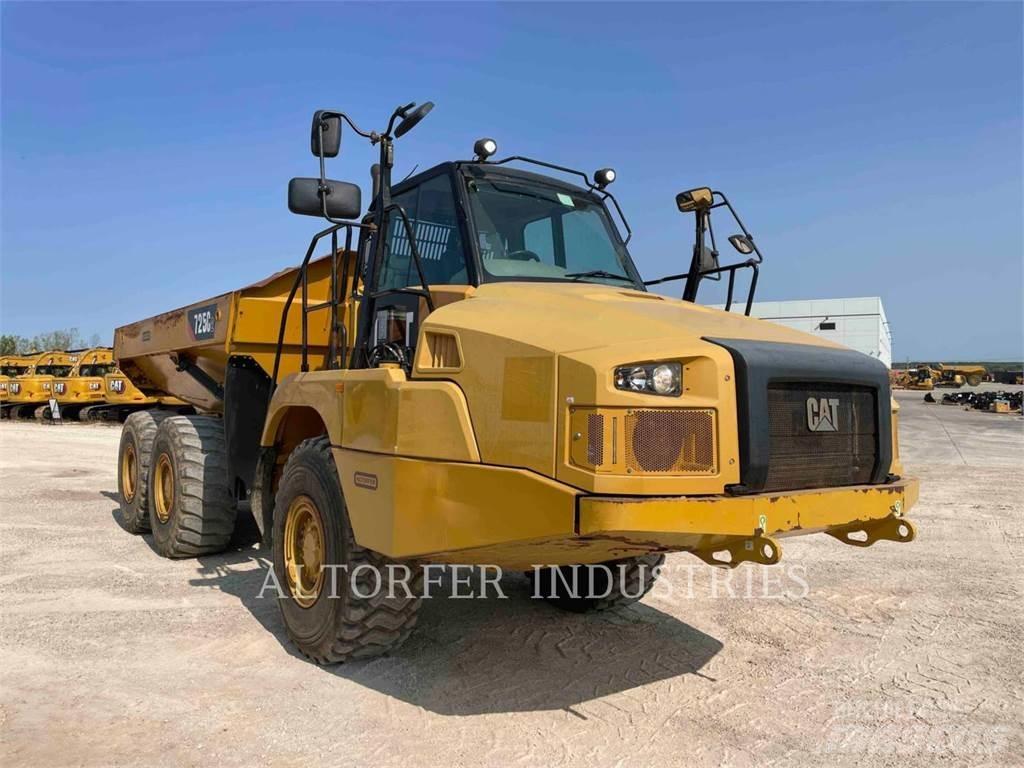 CAT 725C2 Kĺbové nákladné autá