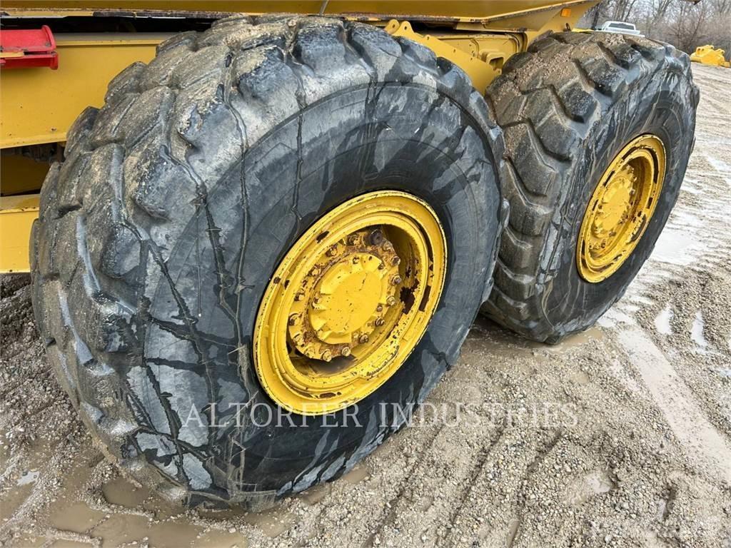 CAT 725C2 Kĺbové nákladné autá