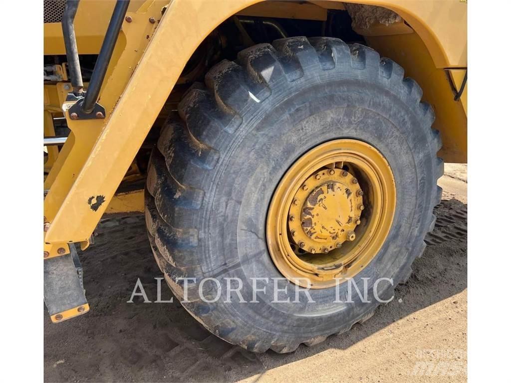 CAT 725C2 Kĺbové nákladné autá