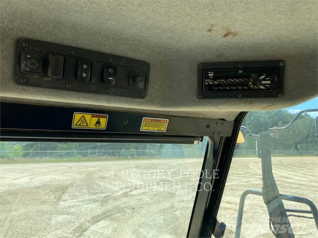 CAT 725C2 Kĺbové nákladné autá