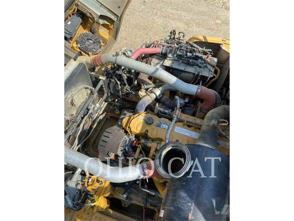 CAT 725C2 Kĺbové nákladné autá