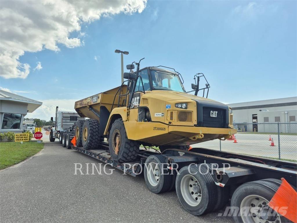 CAT 725C2TG Kĺbové nákladné autá