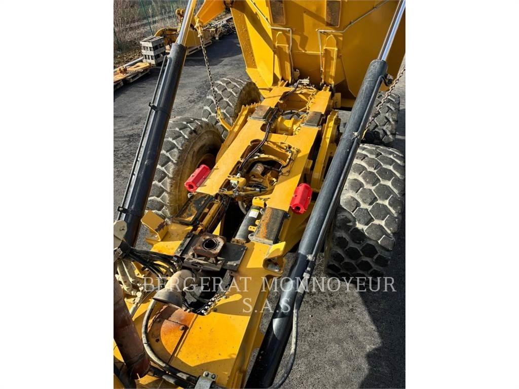 CAT 730 Kĺbové nákladné autá