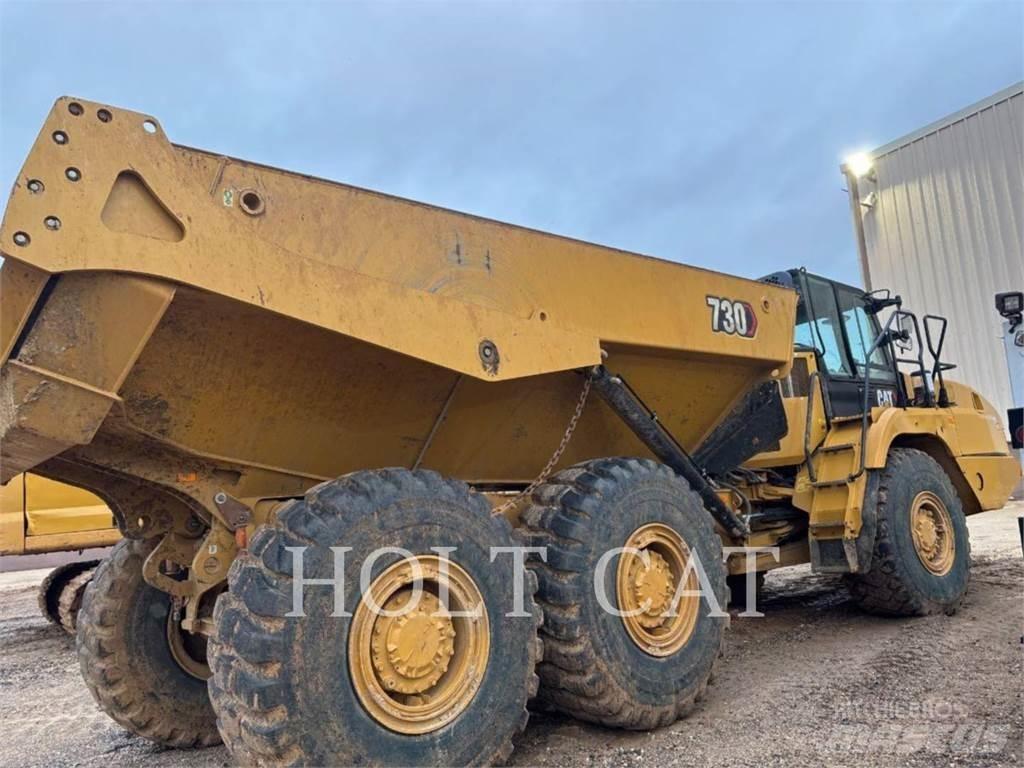 CAT 730 Kĺbové nákladné autá