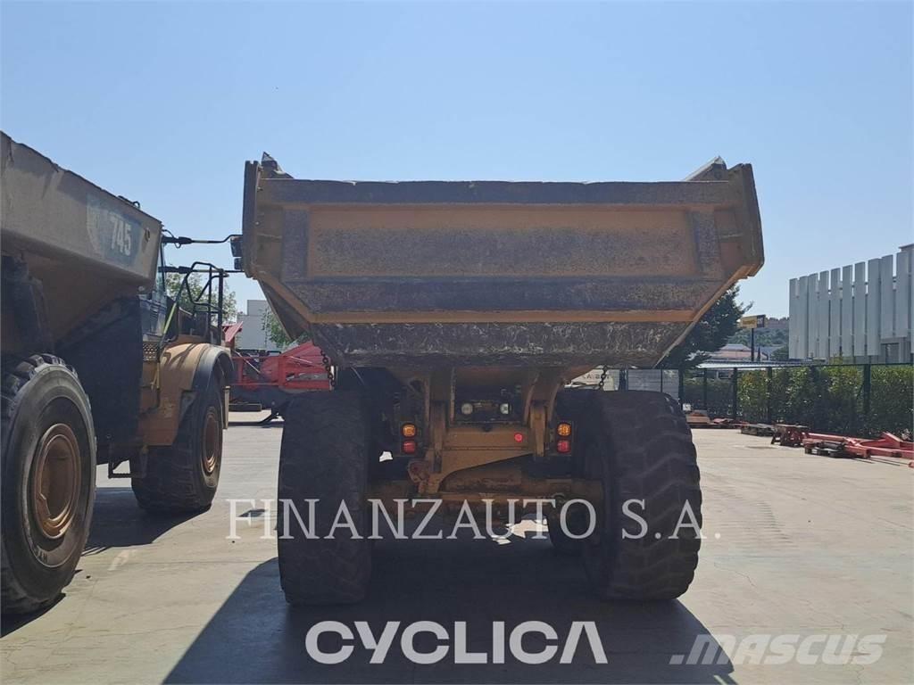 CAT 730 Kĺbové nákladné autá