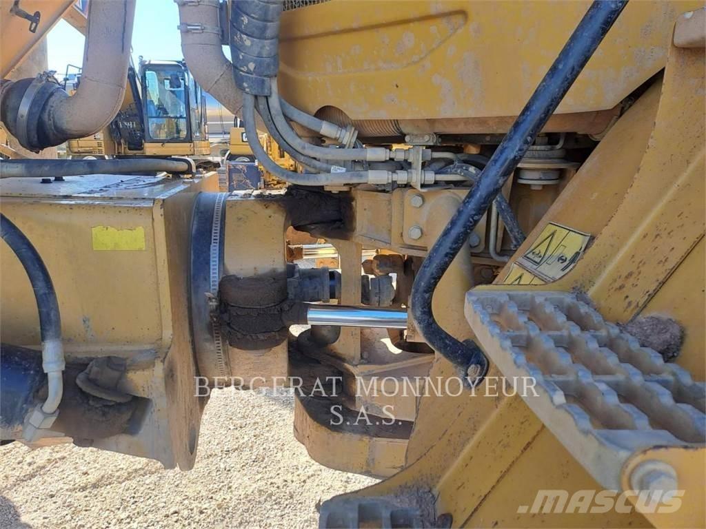 CAT 730 Kĺbové nákladné autá