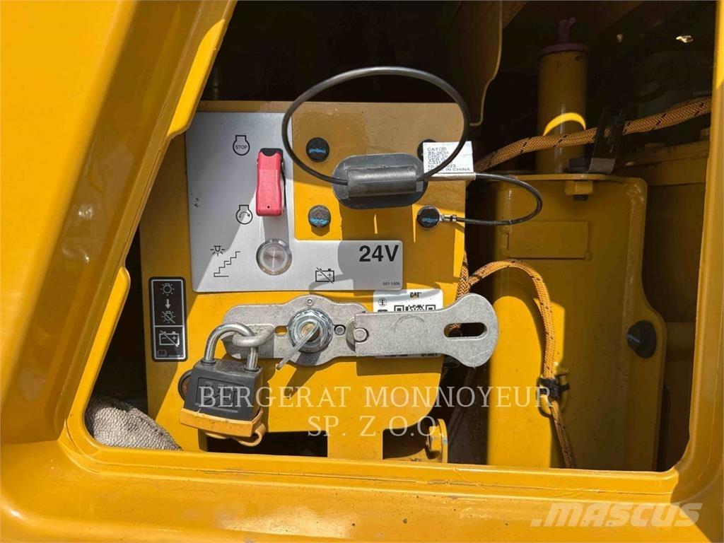 CAT 730 Kĺbové nákladné autá