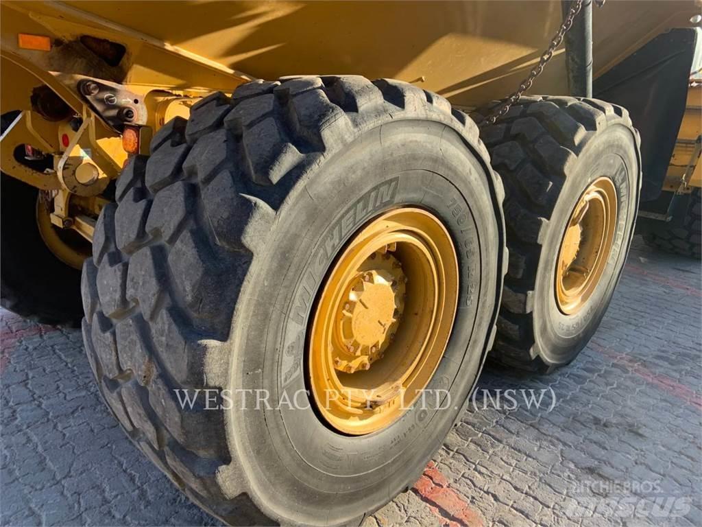 CAT 730C2 Kĺbové nákladné autá