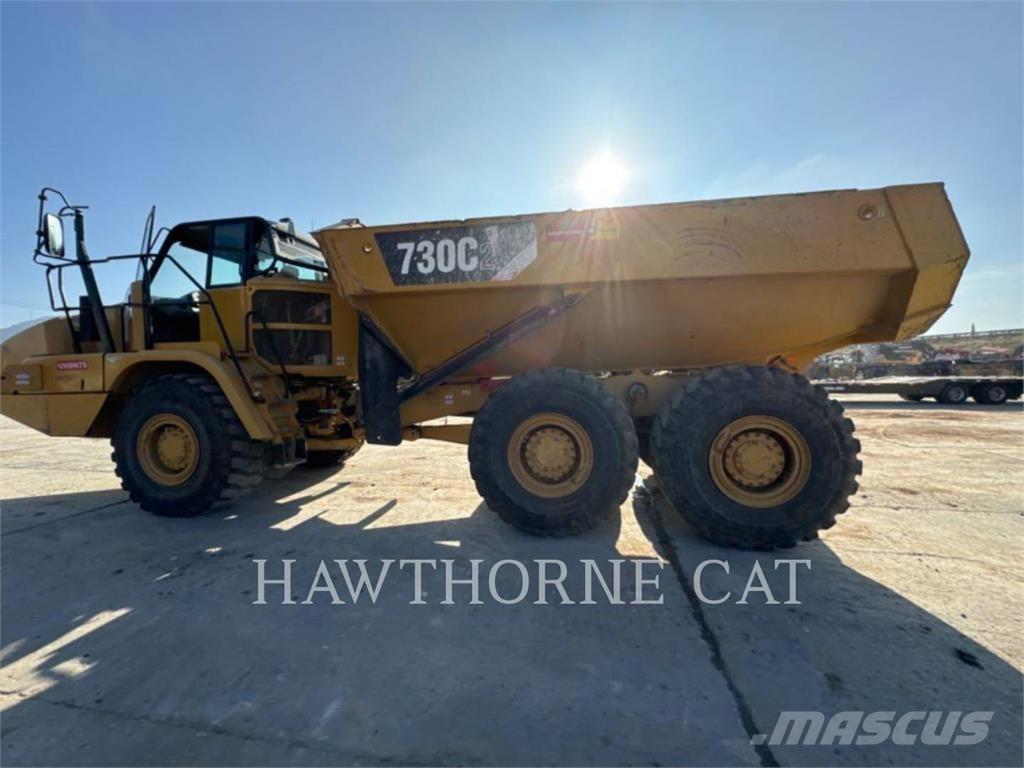 CAT 730C2 Kĺbové nákladné autá