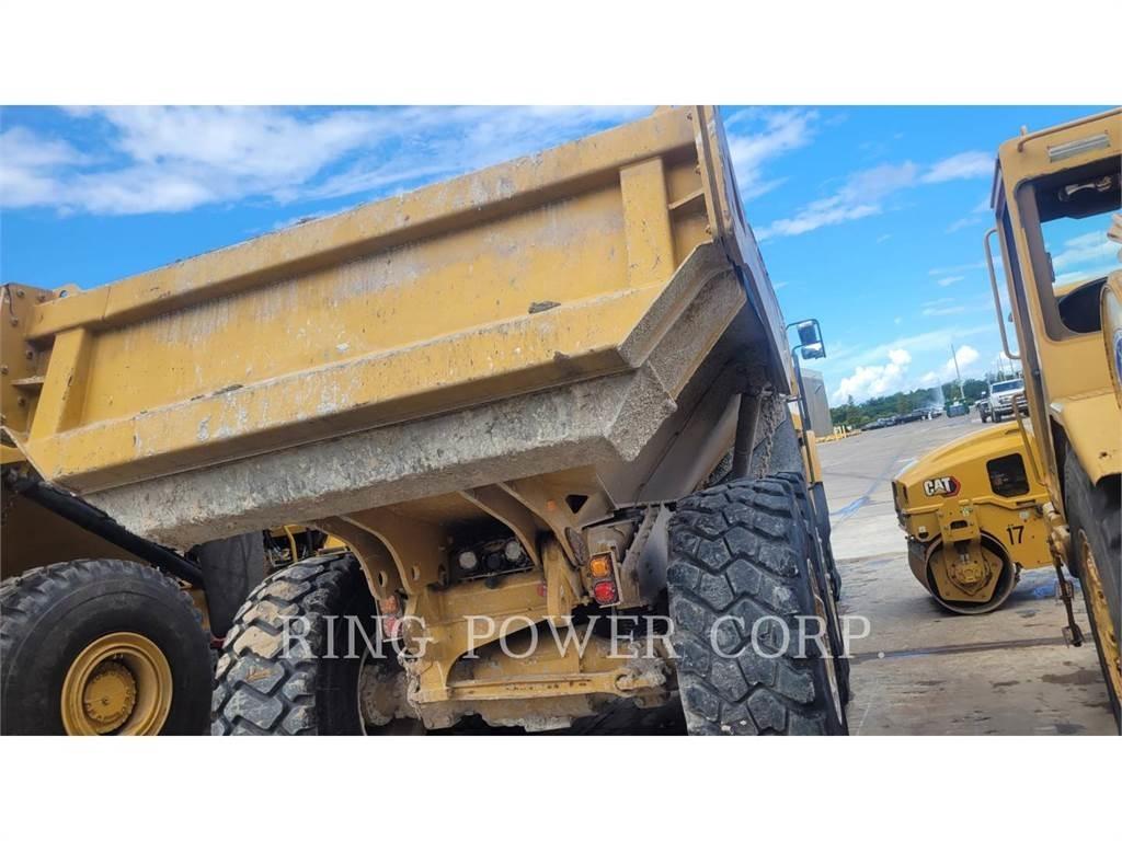 CAT 730WW Cisternové nákladné vozidlá