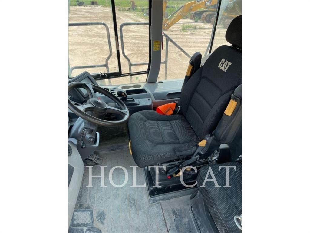 CAT 735 Kĺbové nákladné autá