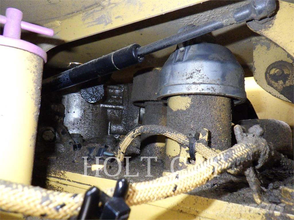 CAT 735 Kĺbové nákladné autá