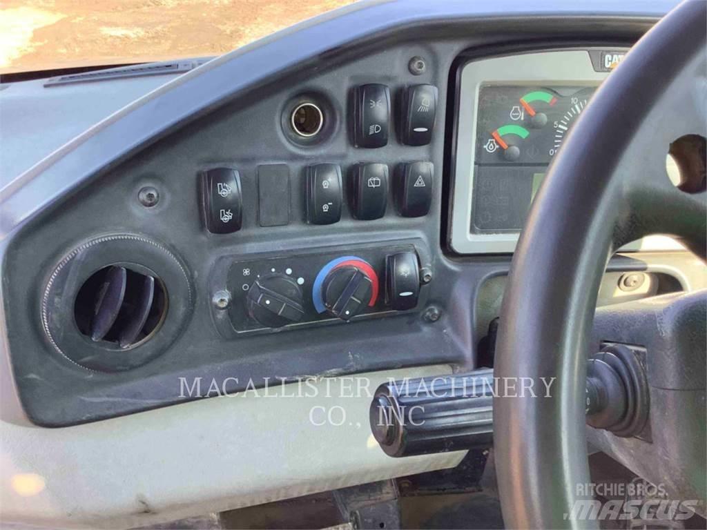 CAT 735C Kĺbové nákladné autá