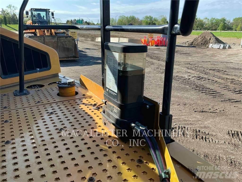 CAT 740 4EJ Kĺbové nákladné autá