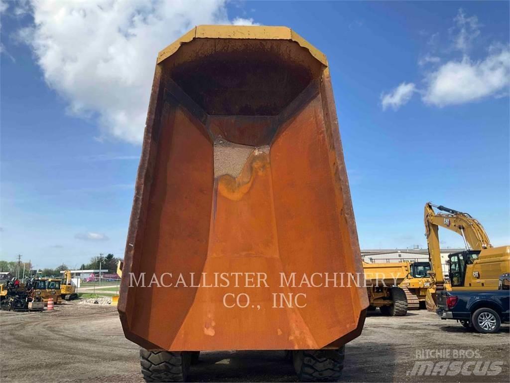 CAT 740 GC Kĺbové nákladné autá