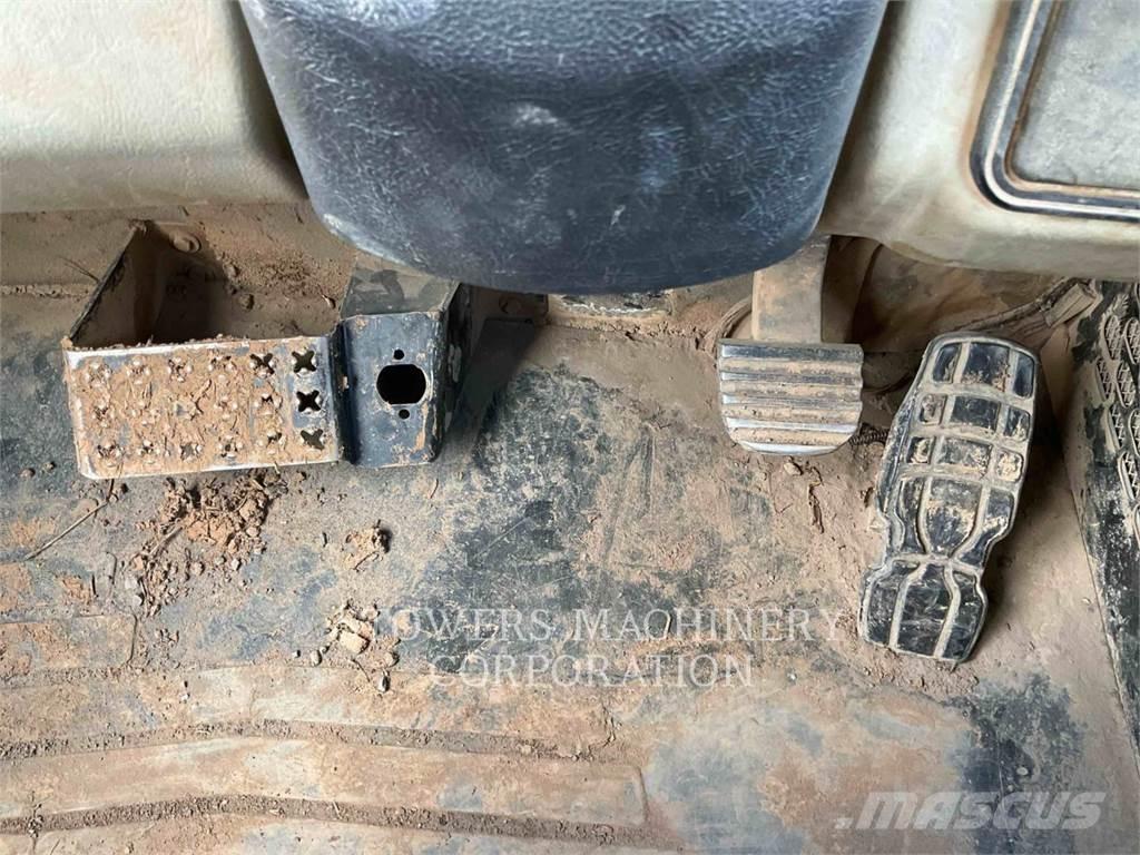 CAT 740B Kĺbové nákladné autá