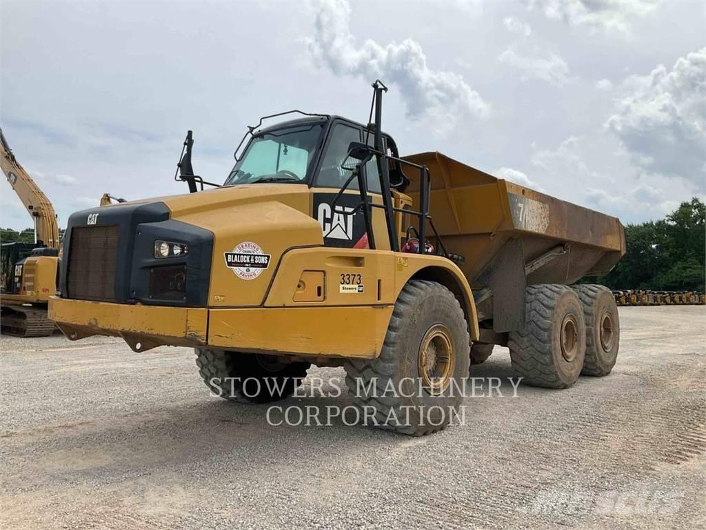 CAT 740B Kĺbové nákladné autá
