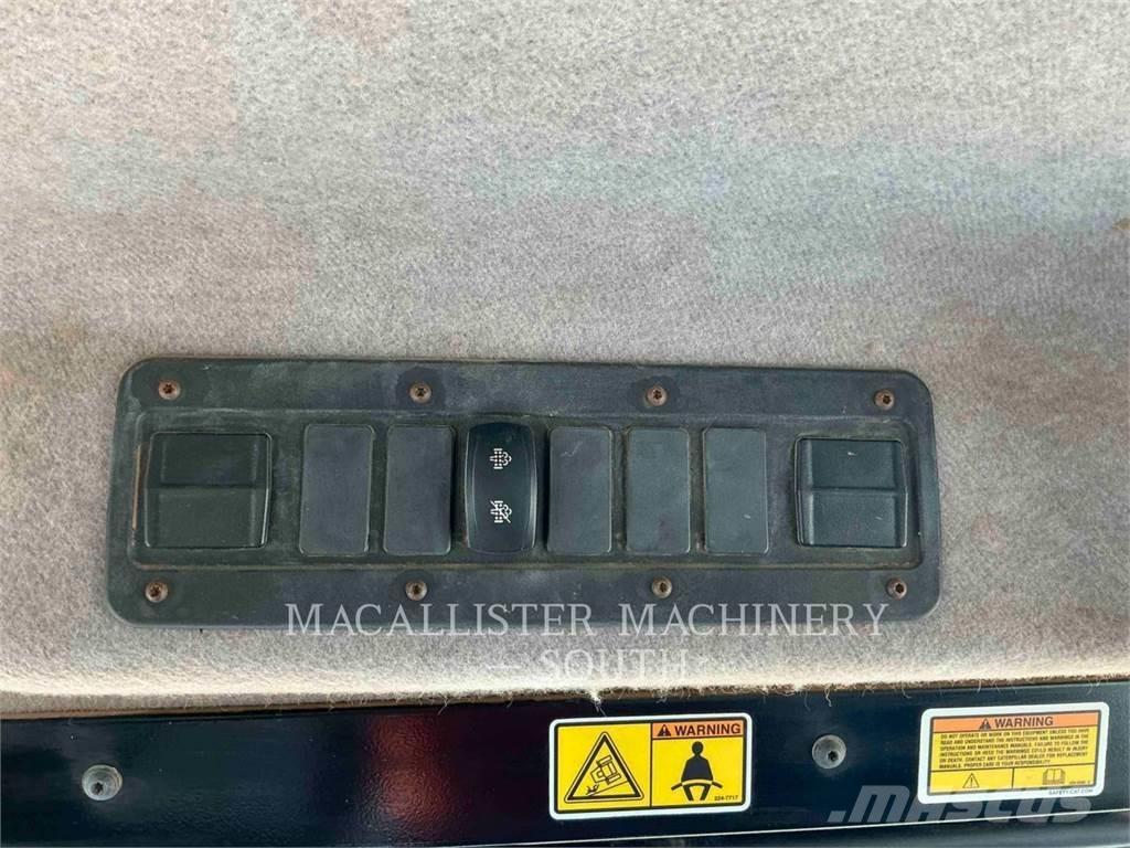 CAT 740B Kĺbové nákladné autá