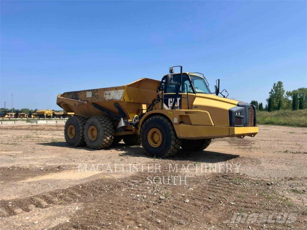 CAT 740B Kĺbové nákladné autá