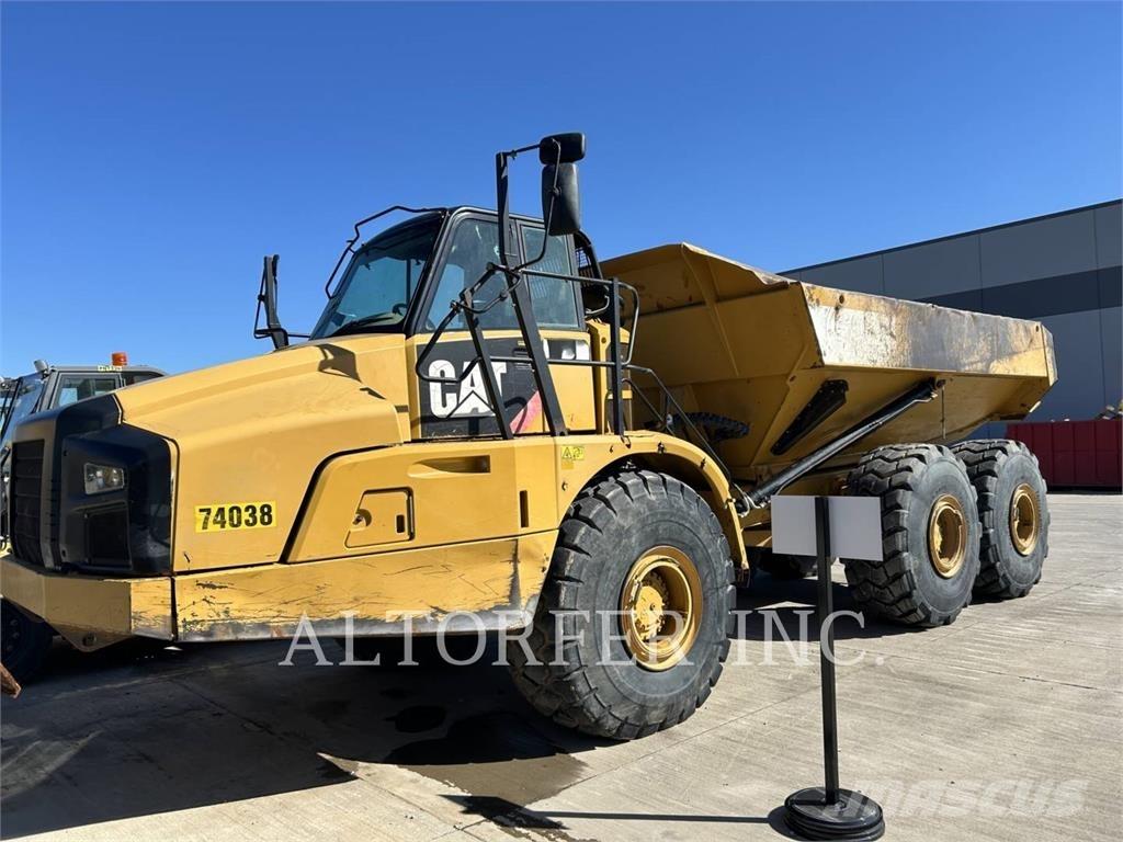 CAT 740B Kĺbové nákladné autá