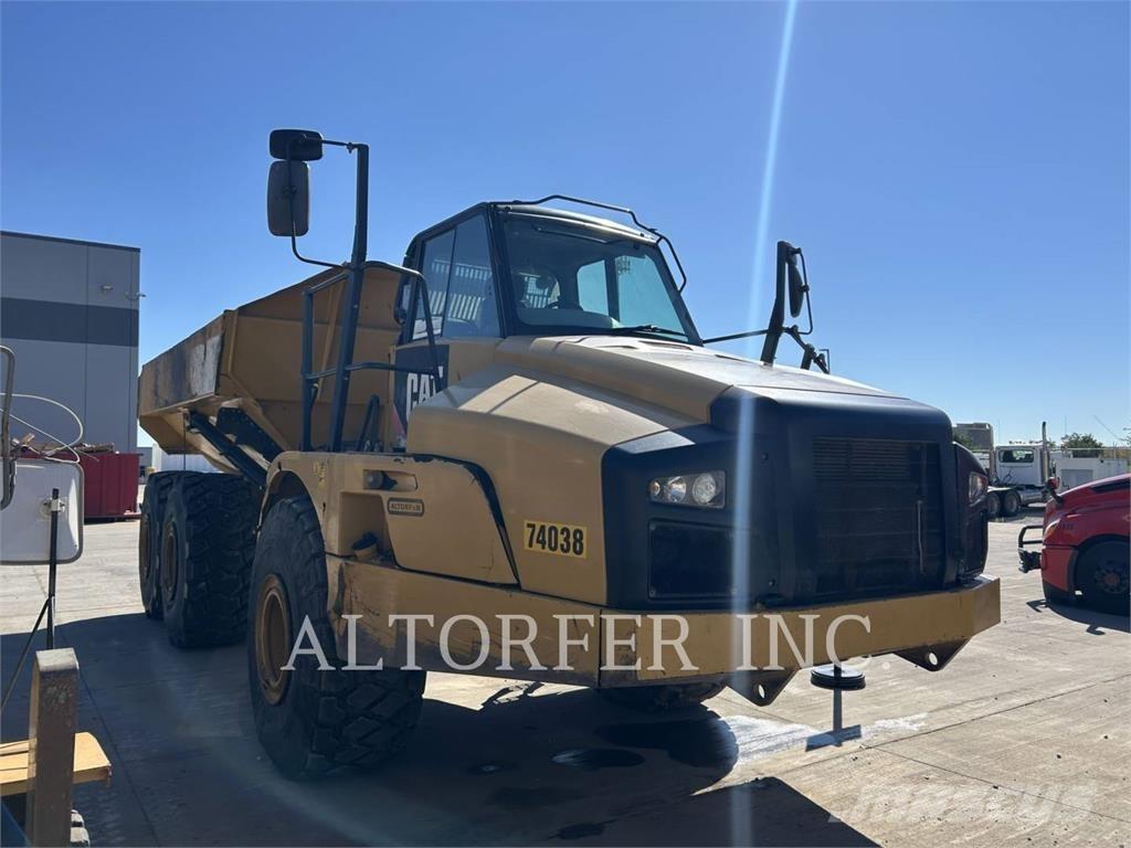 CAT 740B Kĺbové nákladné autá