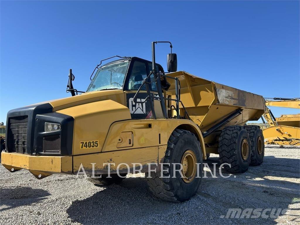 CAT 740B Kĺbové nákladné autá