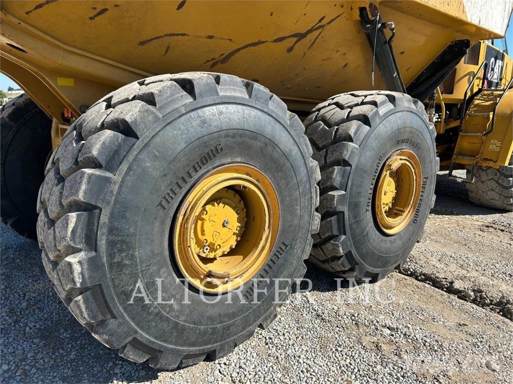 CAT 740B Kĺbové nákladné autá