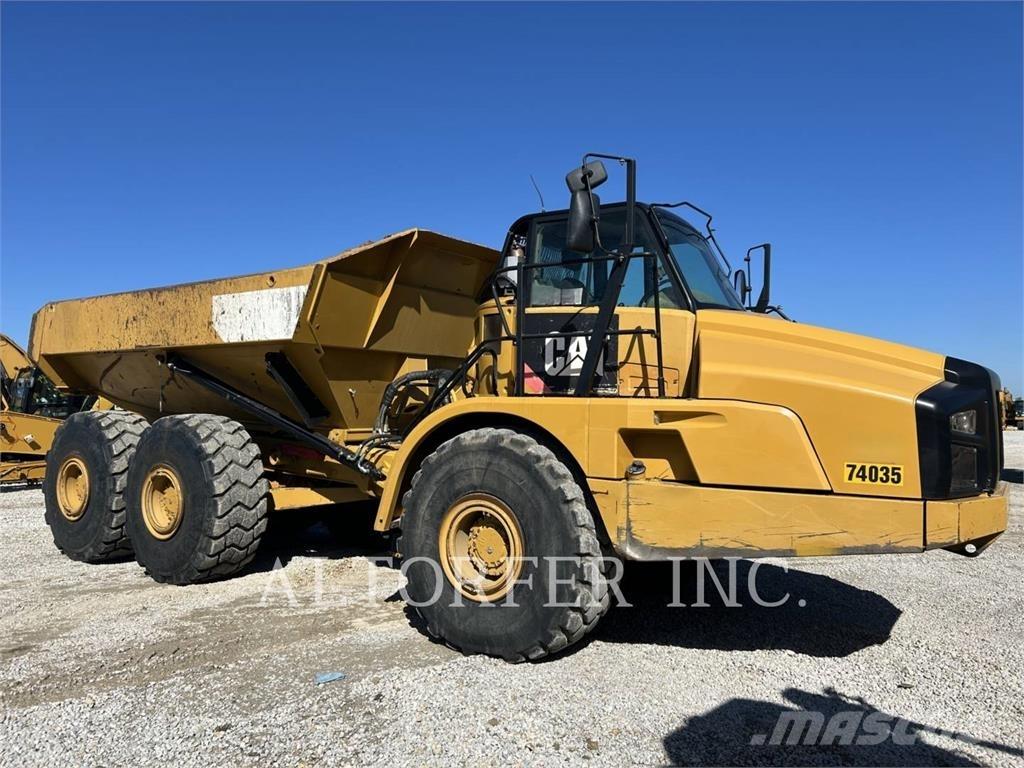 CAT 740B Kĺbové nákladné autá