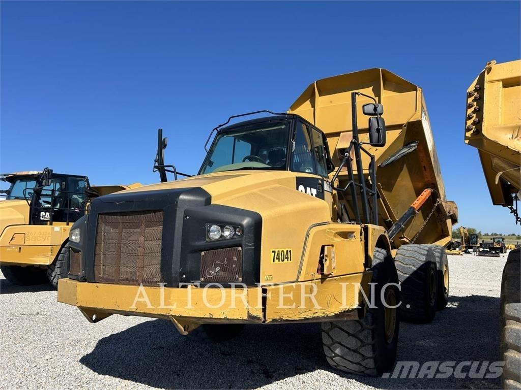 CAT 740B Kĺbové nákladné autá