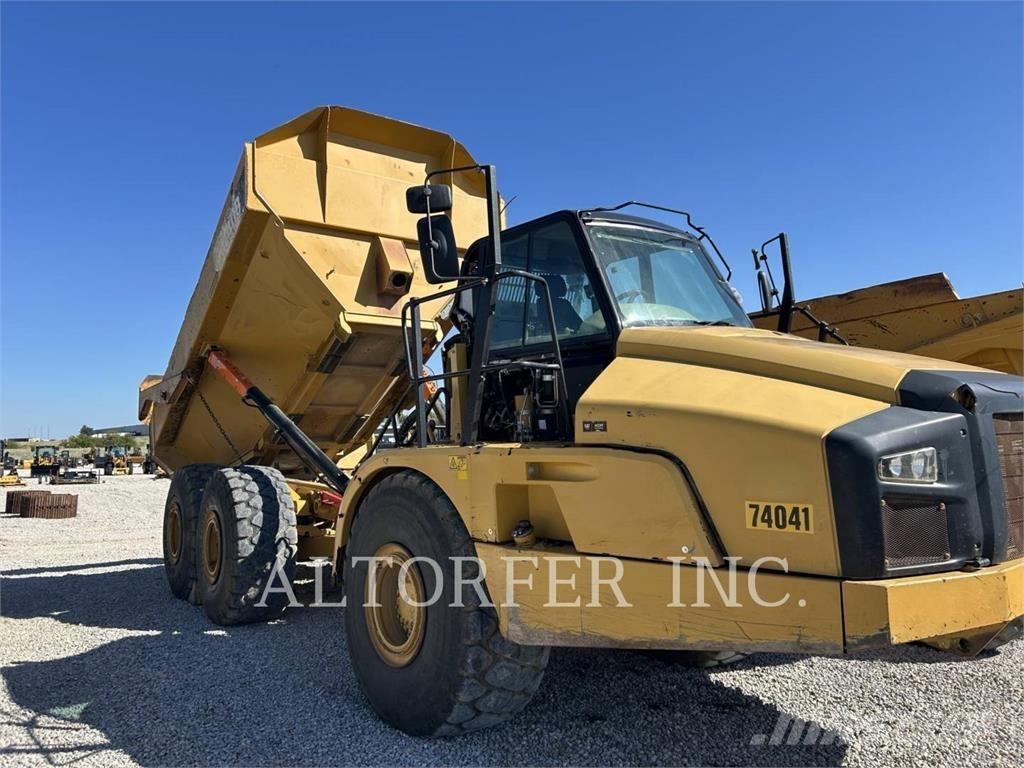 CAT 740B Kĺbové nákladné autá