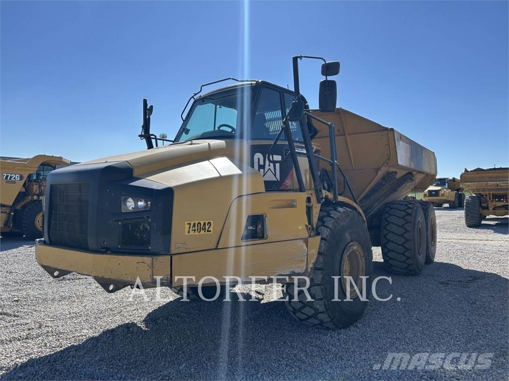 CAT 740B Kĺbové nákladné autá