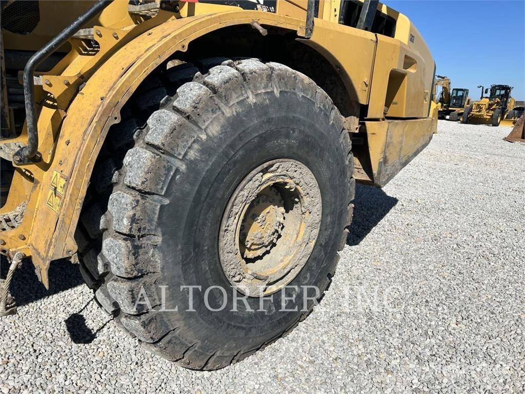CAT 740B Kĺbové nákladné autá