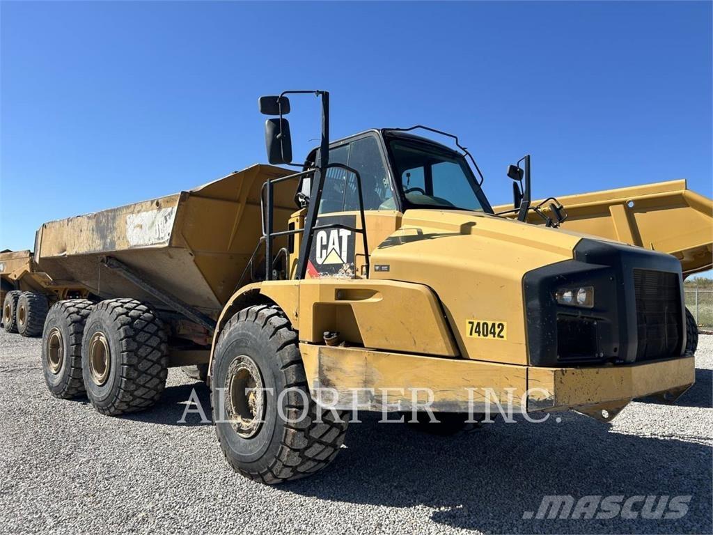 CAT 740B Kĺbové nákladné autá