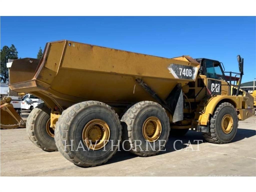 CAT 740B Kĺbové nákladné autá