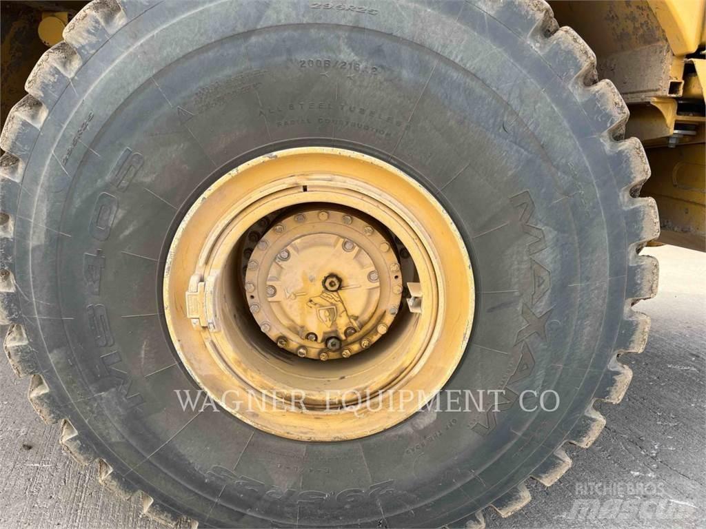 CAT 740B WT Cisterny na vodu