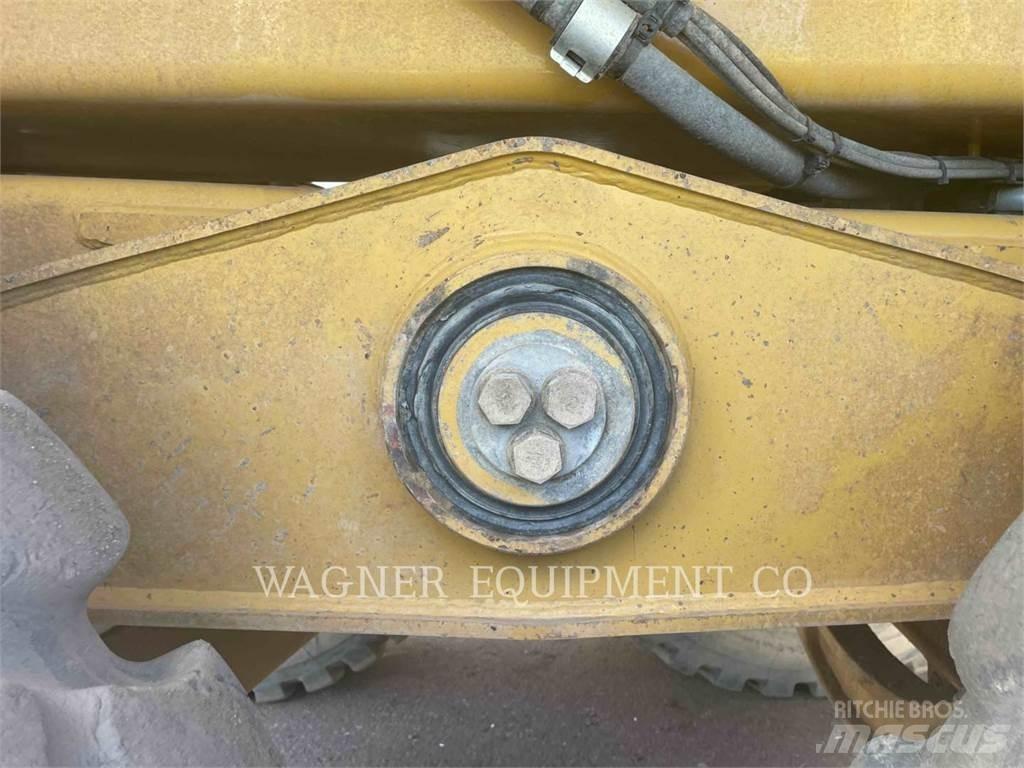 CAT 740B WT Cisterny na vodu