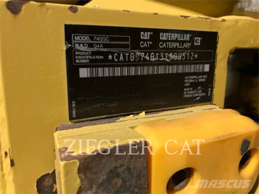CAT 740GC Kĺbové nákladné autá