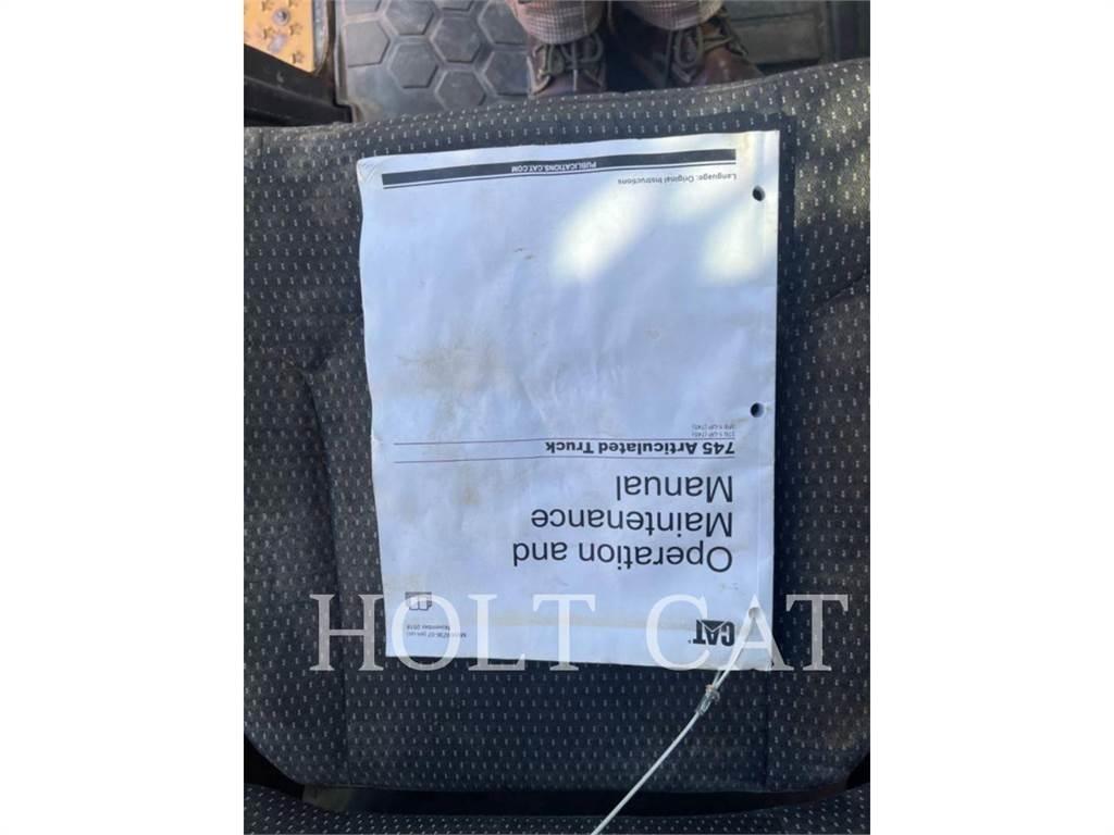 CAT 745 Kĺbové nákladné autá