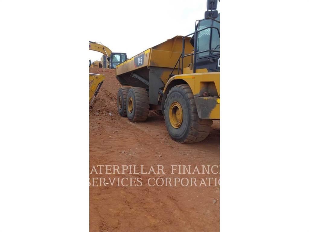 CAT 745 Kĺbové nákladné autá