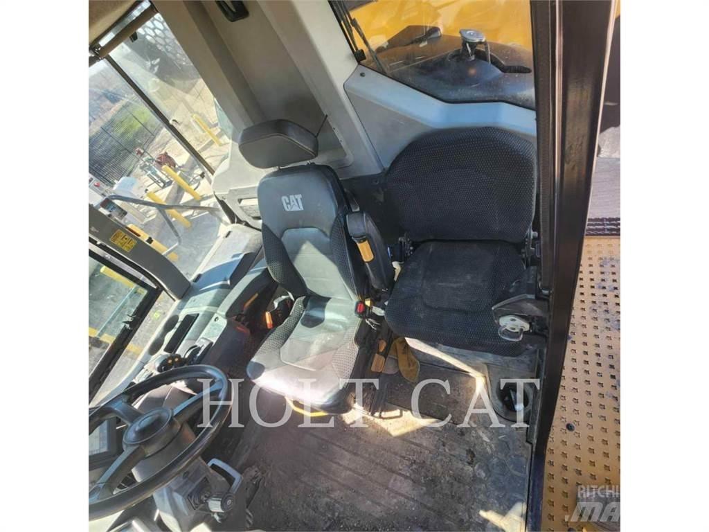 CAT 745 Kĺbové nákladné autá