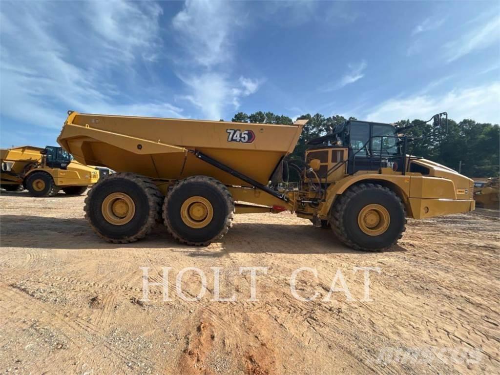 CAT 745 Kĺbové nákladné autá