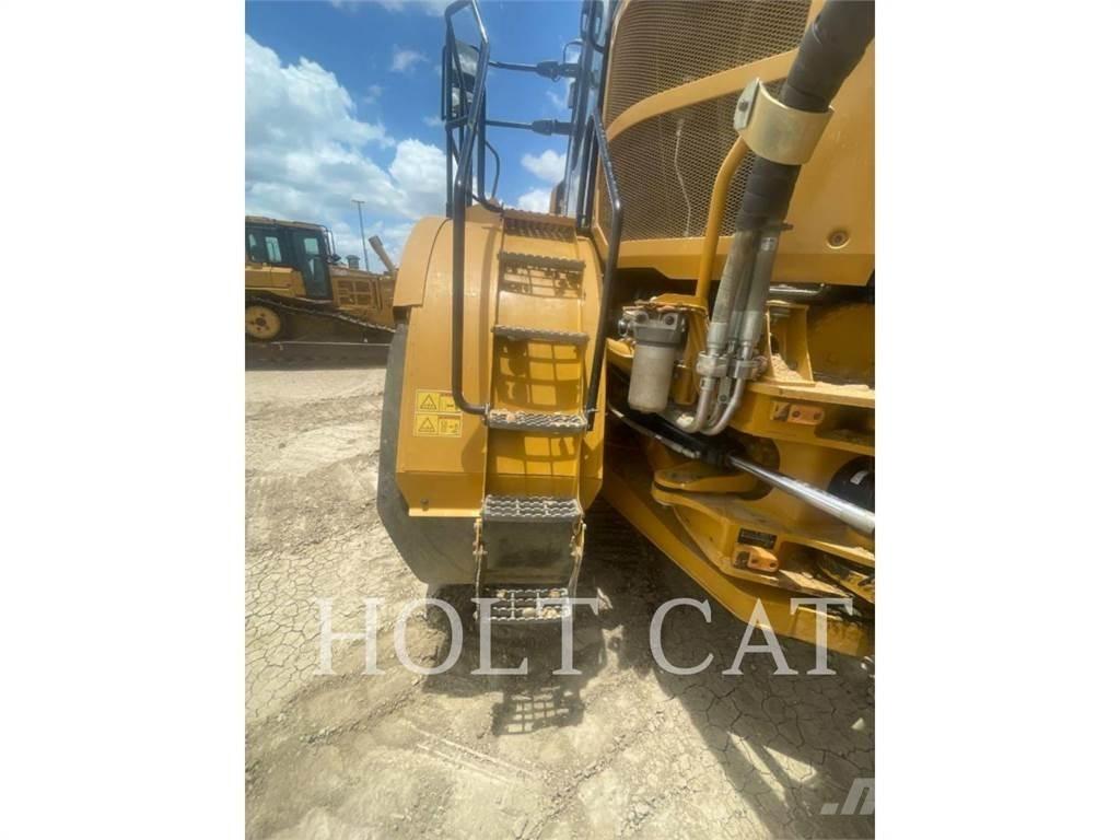 CAT 745 Kĺbové nákladné autá