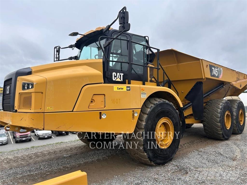 CAT 745 Kĺbové nákladné autá